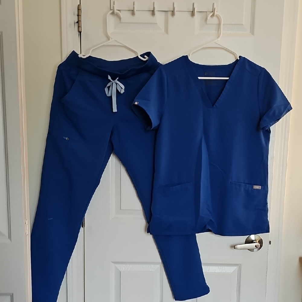 Figs Vibrant Blue 2 Pocmet Fitted Top And Straight Leg Scru. Pants Set